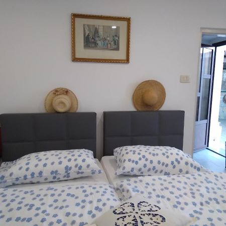Tourist Farm With Apartments Fig Tree Dekani المظهر الخارجي الصورة