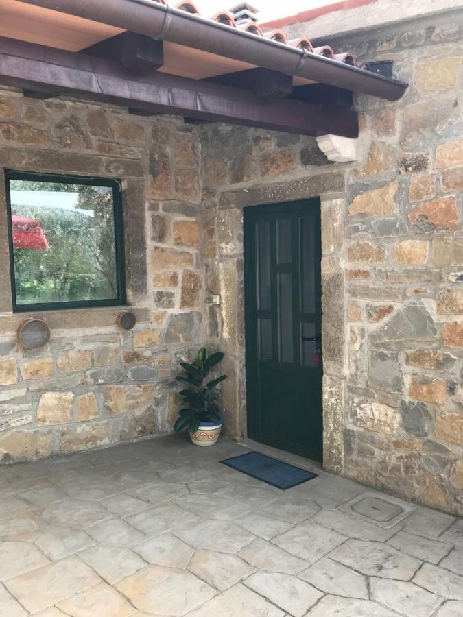 Tourist Farm With Apartments Fig Tree Dekani المظهر الخارجي الصورة