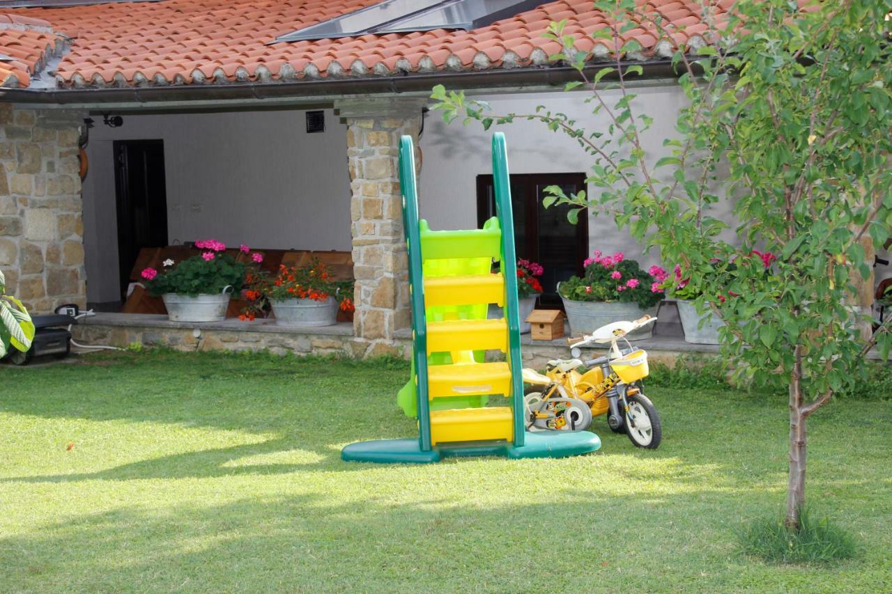 Tourist Farm With Apartments Fig Tree Dekani المظهر الخارجي الصورة
